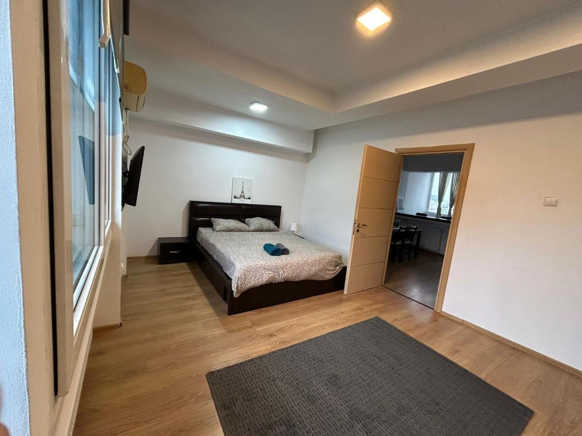 Elegant City Center Apartment Bucarest Extérieur photo